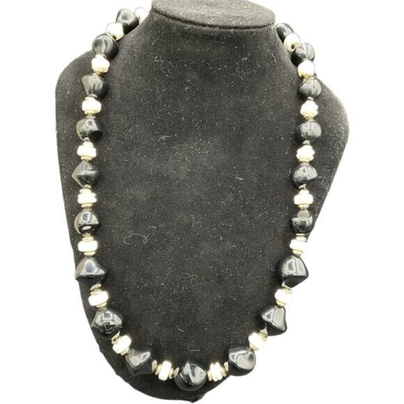 Vintage White & Black Necklace & Bracelet Jewelry Set - Picture 4 of 6